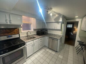 2245 S Braddock Ave in Pittsburgh, PA - Building Photo - Building Photo