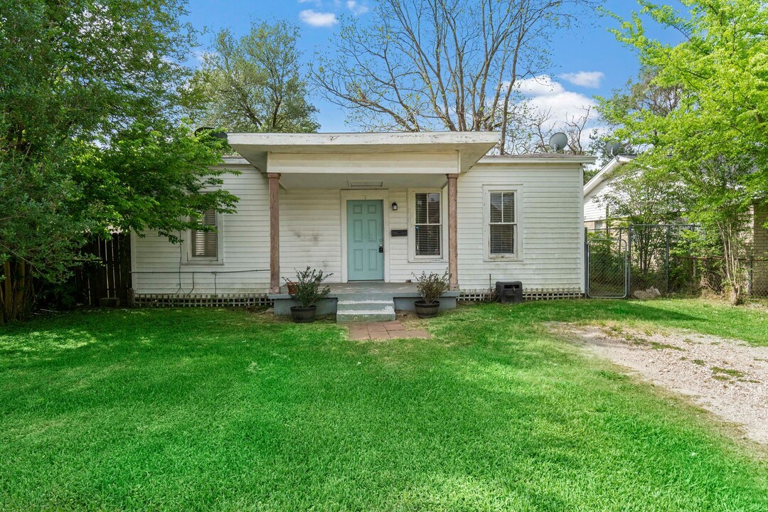 2509 7th Ave N in Texas City, TX - Foto de edificio
