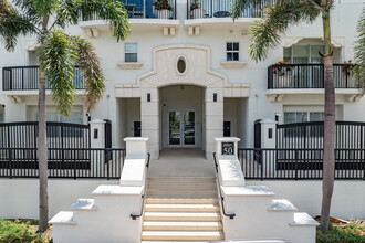 Villa Alhambra in Coral Gables, FL - Building Photo - Building Photo