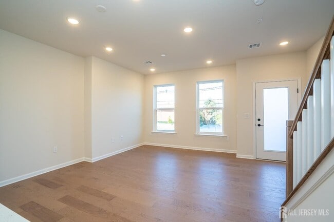 220 Jessie Pl in New Brunswick, NJ - Building Photo - Building Photo