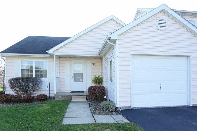 Crystal Commons Townhomes in Rochester, NY - Foto de edificio - Building Photo