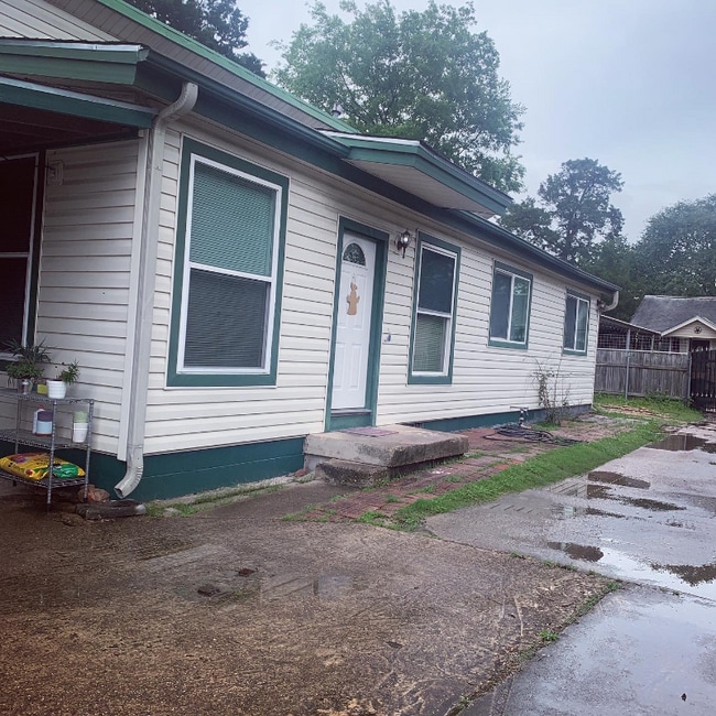 2324 Peppermill Rd in Houston, TX - Building Photo - Building Photo