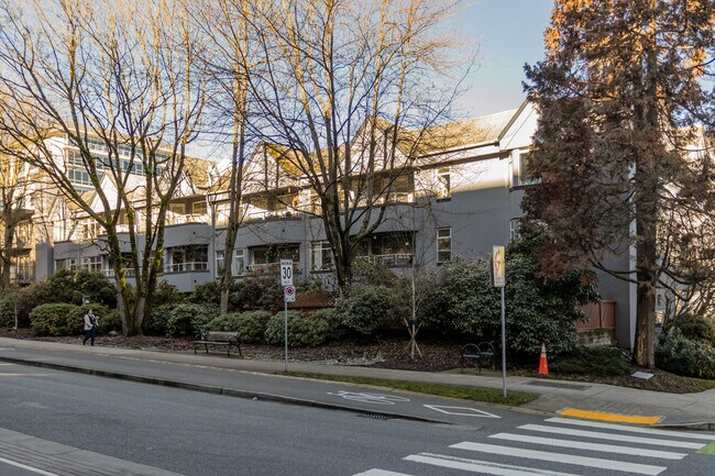 Laurel Place in Vancouver, BC - Building Photo - Building Photo