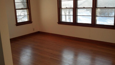 2310 N Menomonee River Pkwy in Wauwatosa, WI - Foto de edificio - Building Photo