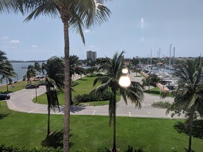 301 Lake Shore Dr-Unit -409 in Lake Park, FL - Building Photo - Building Photo