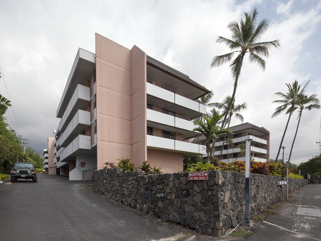 White Sands Village in Kailua Kona, HI - Building Photo - Building Photo