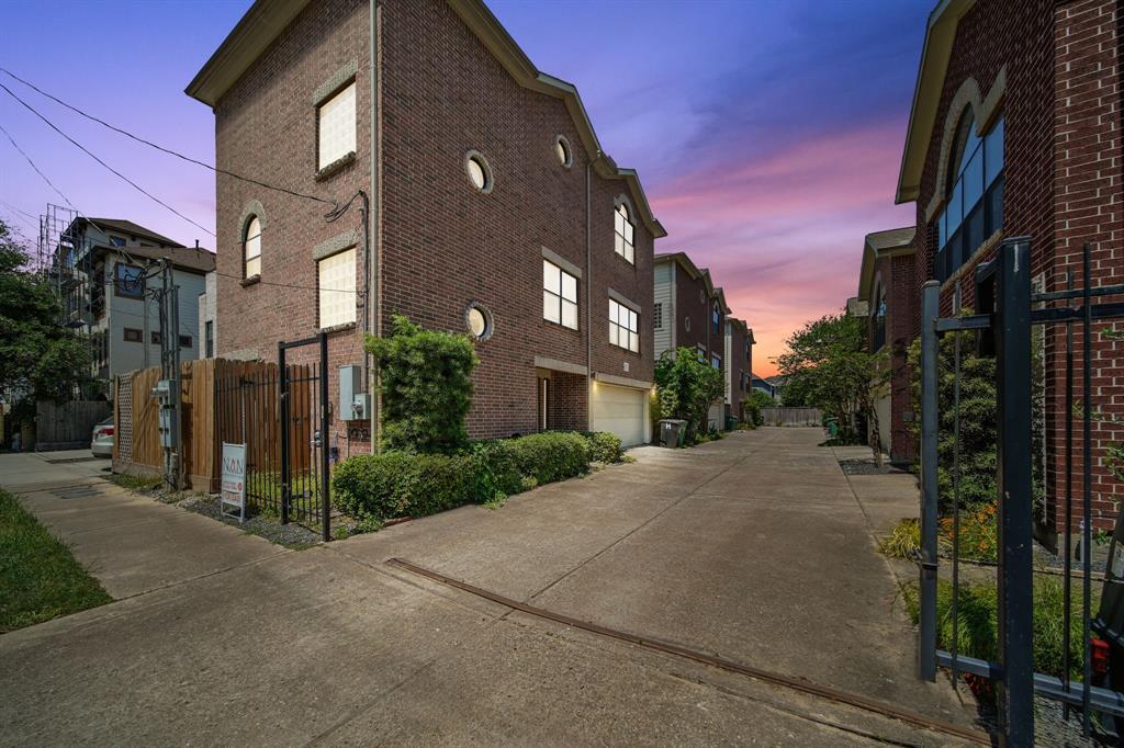 917 W 21st St in Houston, TX - Building Photo