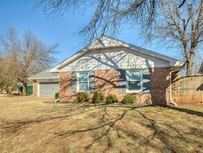 2641 Kent Dr in The Village, OK - Building Photo - Building Photo