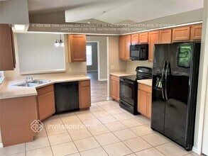 2174 E Gloria Dr in Deltona, FL - Foto de edificio - Building Photo