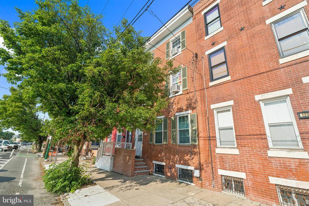 1210 S 11th St in Philadelphia, PA - Building Photo