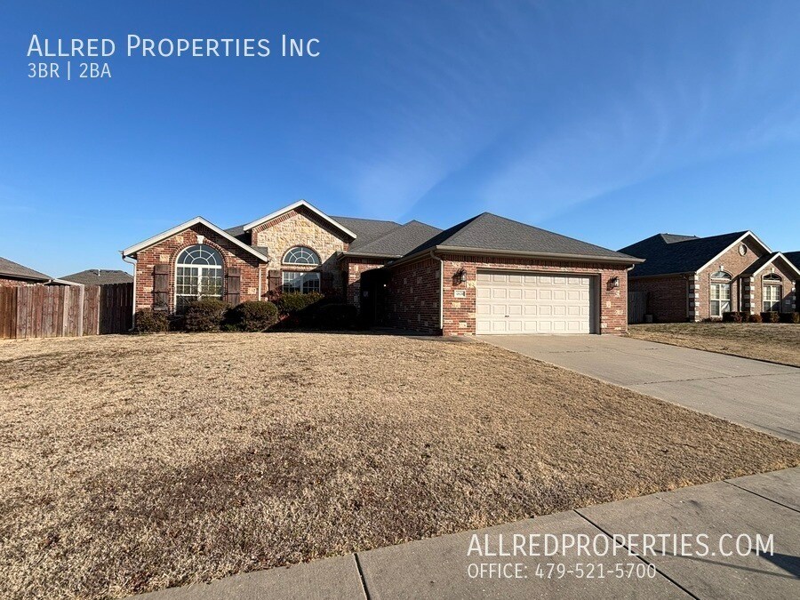 4820 W Soapstone Dr in Fayetteville, AR - Building Photo