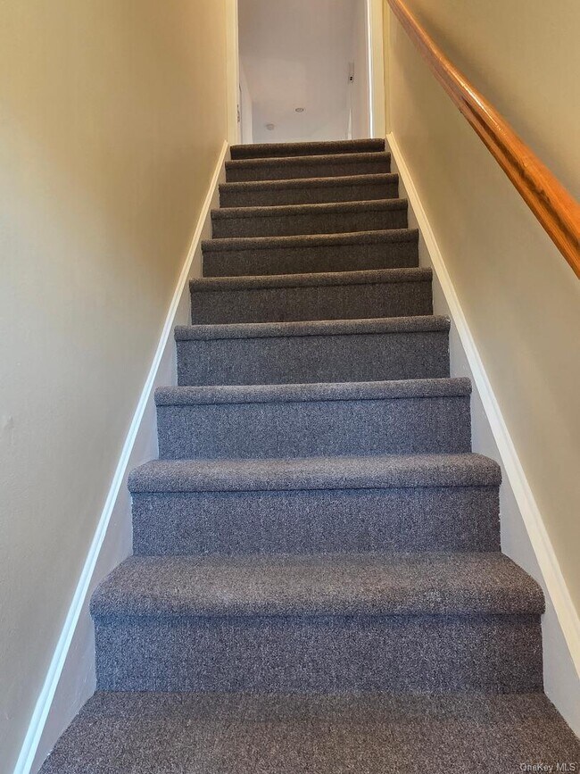 68 Kirkwood Rd in Sands Point, NY - Building Photo - Building Photo