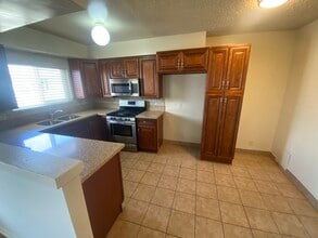 The Frontier in Reseda, CA - Building Photo - Building Photo