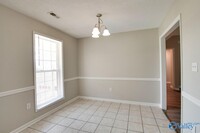 211 Cedar Creek Cir in New Market, AL - Foto de edificio - Building Photo