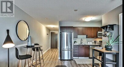 125 Village Green Square in Toronto, ON - Building Photo - Building Photo