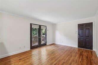 48 Peachtree Ave NE, Unit 325 in Atlanta, GA - Foto de edificio - Building Photo