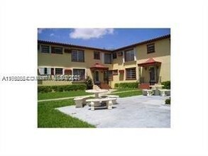 631 SW 11th St in Miami, FL - Building Photo - Building Photo