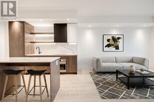 1285 Queen St E in Toronto, ON - Building Photo