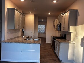 3696 Waterford Oak Ct in High Point, NC - Foto de edificio - Building Photo