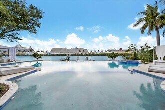 100 Palm Ave in Miami Beach, FL - Foto de edificio - Building Photo