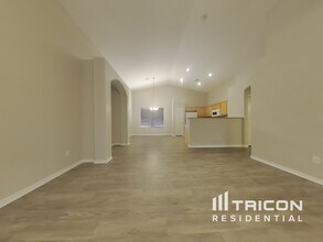 3921 N 125th Dr in Avondale, AZ - Foto de edificio - Building Photo