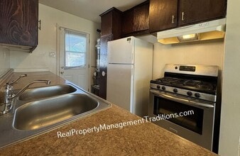 36820 98th St E in Littlerock, CA - Building Photo - Building Photo