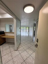 200 Lakeview Dr in Weston, FL - Building Photo - Building Photo