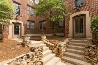 Highland Court in Birmingham, AL - Building Photo - Building Photo