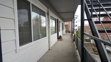 845 W Nickerson St-Unit -1 in Seattle, WA - Foto de edificio - Building Photo