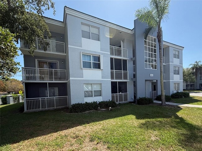8650 SW 212th St in Cutler Bay, FL - Building Photo - Building Photo