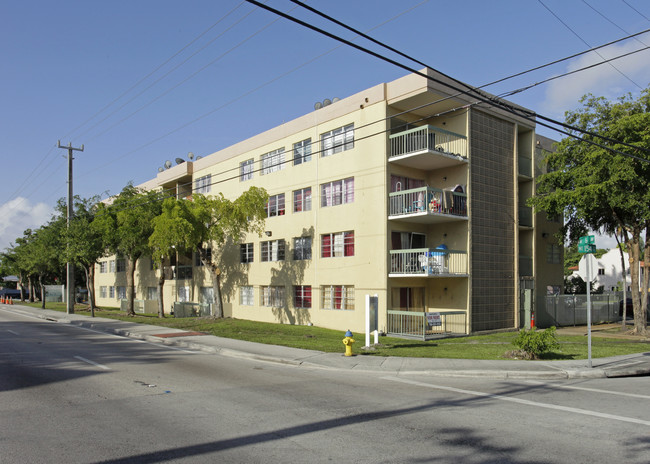 Biscayne Gardens Apartments in Miami, FL - Foto de edificio - Building Photo