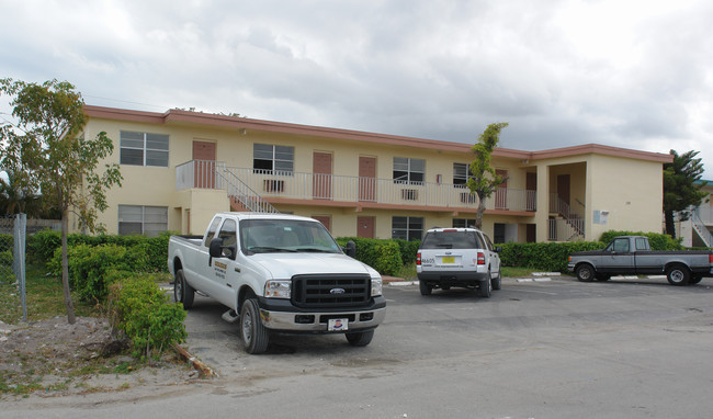 150 SW 8th St in Pompano Beach, FL - Building Photo - Building Photo