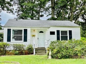 2718 Robin Hood Dr in Greensboro, NC - Building Photo