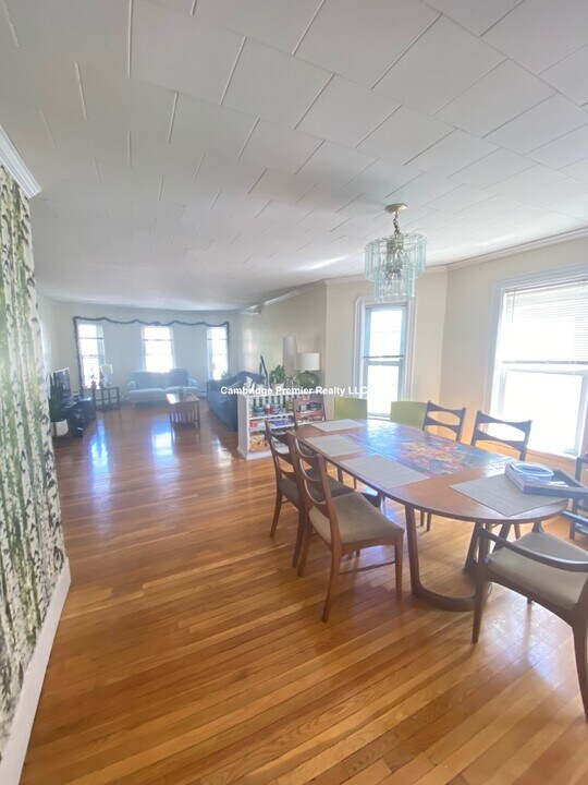 33 Winslow Ave, Unit 2 in Somerville, MA - Building Photo