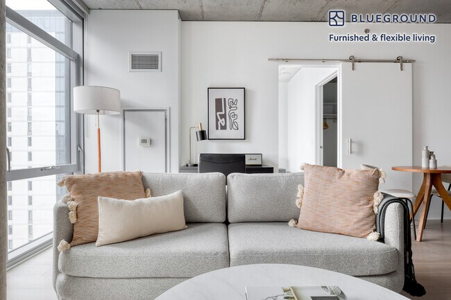 311 W Illinois St in Chicago, IL - Building Photo - Building Photo