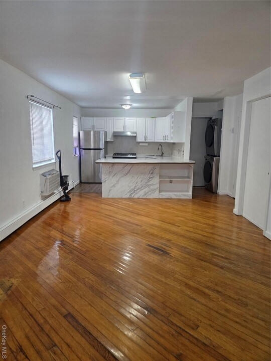 47-44 Springfield Blvd in Queens, NY - Building Photo