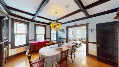 31 Ainsworth St, Unit 2 in Boston, MA - Foto de edificio - Building Photo