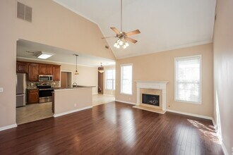 84 Columns Way in Newnan, GA - Foto de edificio - Building Photo