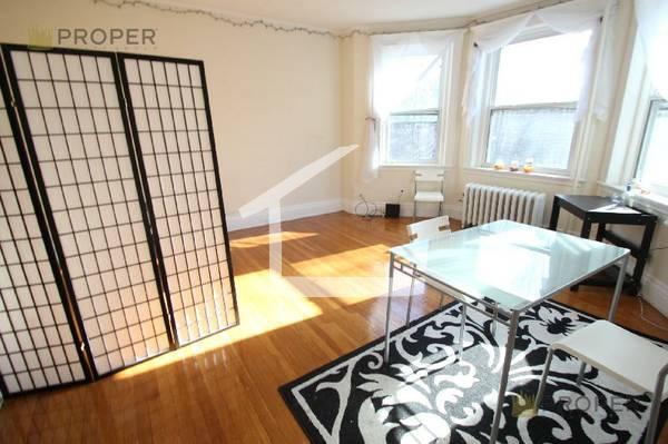 18 Euston St, Unit 4 in Brookline, MA - Building Photo - Building Photo