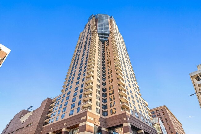 168 6th St E in St. Paul, MN - Foto de edificio - Building Photo