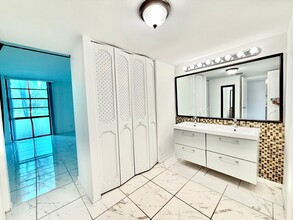 3301 N Country Club Dr in Aventura, FL - Building Photo - Building Photo
