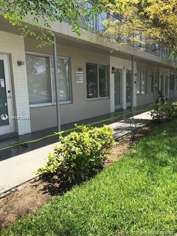 801 15th St-Unit -106 in Miami Beach, FL - Building Photo