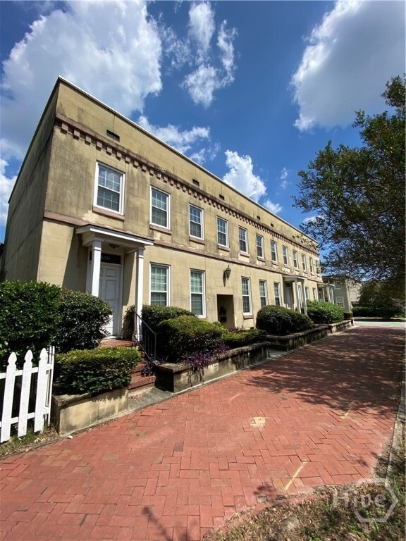 property at 410 E Hall St