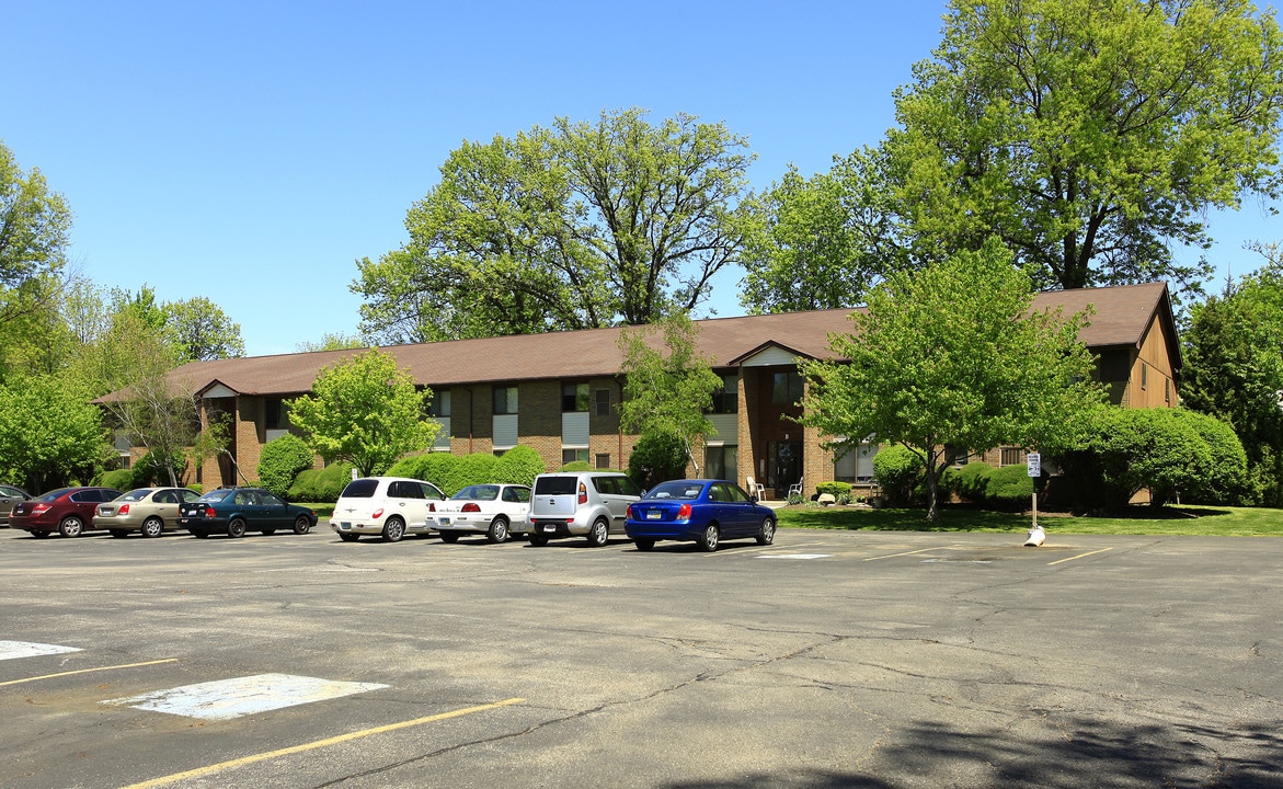 Surfside Gardens in Eastlake, OH - Building Photo