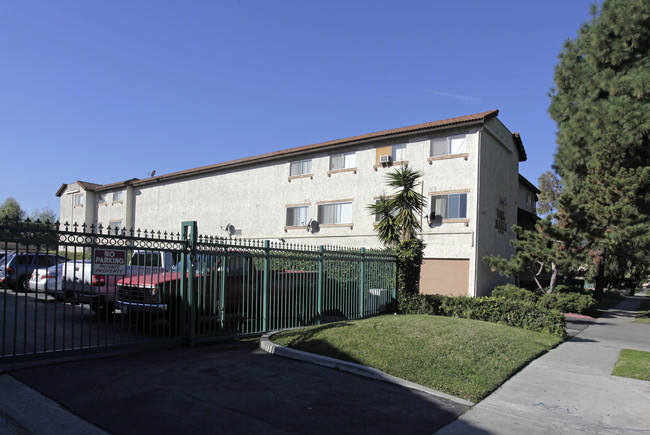 8208 California St in Buena Park, CA - Foto de edificio - Building Photo