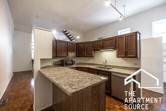 2059 N Clifton Ave, Unit 1 in Chicago, IL - Building Photo - Building Photo