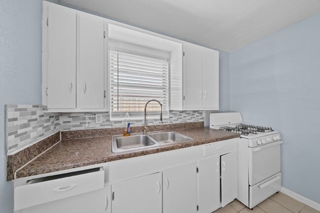 904 Beverly Ave in Pasadena, TX - Building Photo - Building Photo