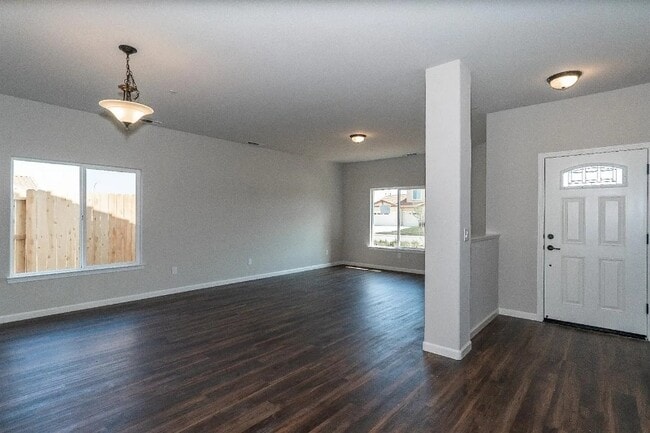 4048 Larner Way in Olivehurst, CA - Building Photo - Building Photo
