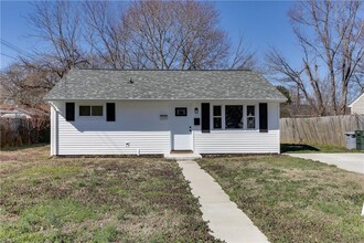 1935 Rawood Dr in Hampton, VA - Building Photo - Building Photo