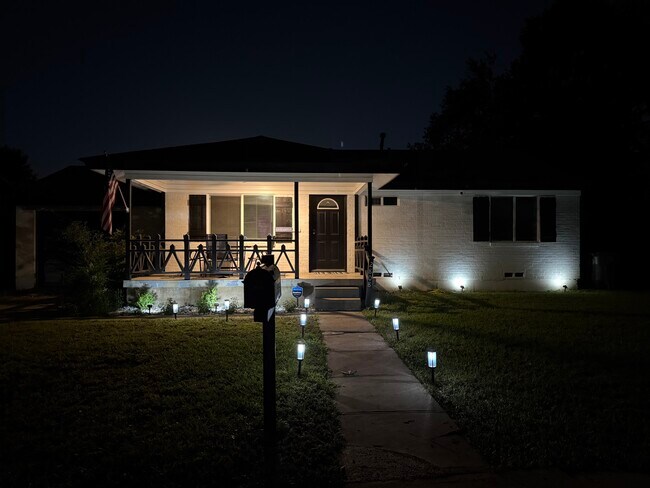 2808 Grayson Dr in Dallas, TX - Building Photo - Building Photo
